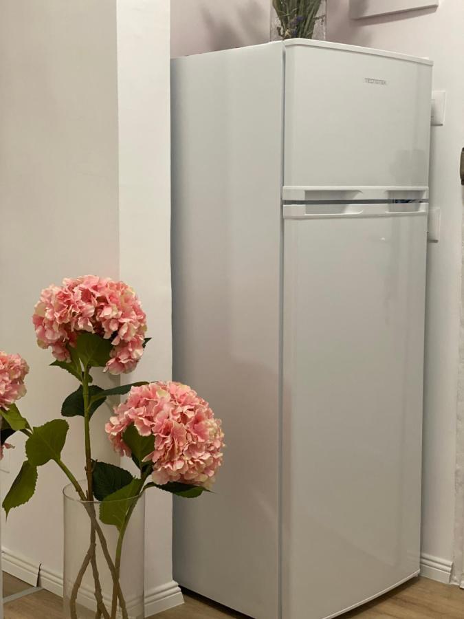 Central Welcoming Apartment In Тирана Экстерьер фото