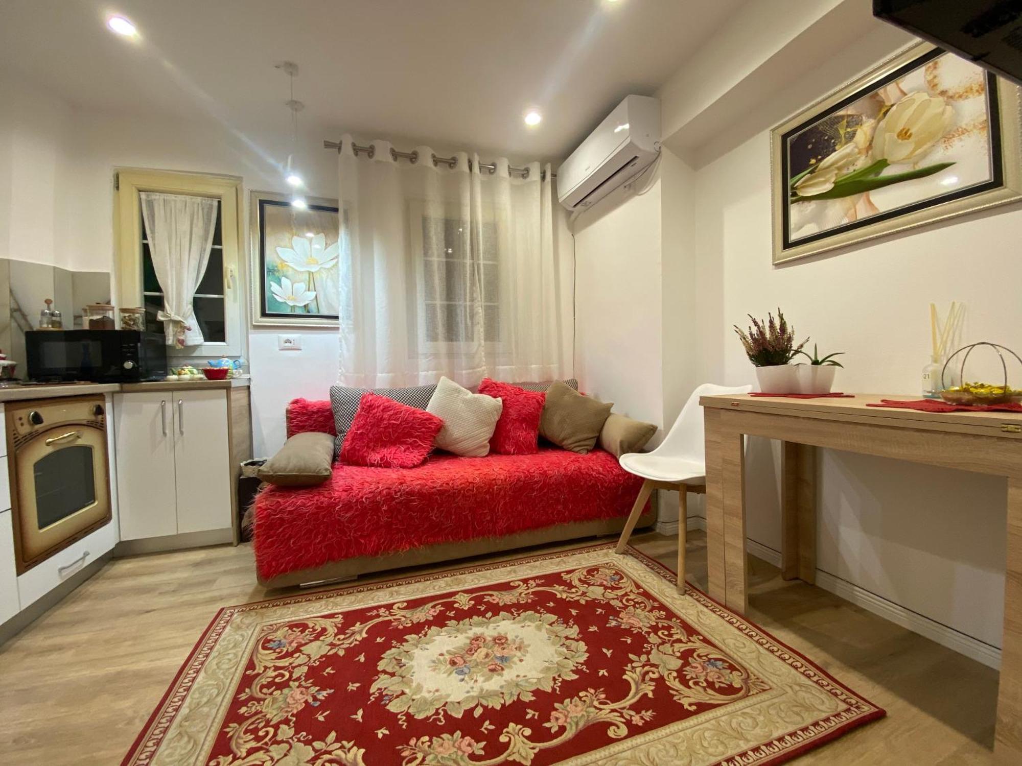 Central Welcoming Apartment In Тирана Экстерьер фото